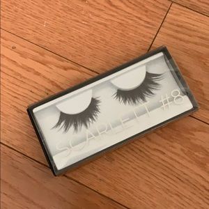 Huda Scarlett lashes